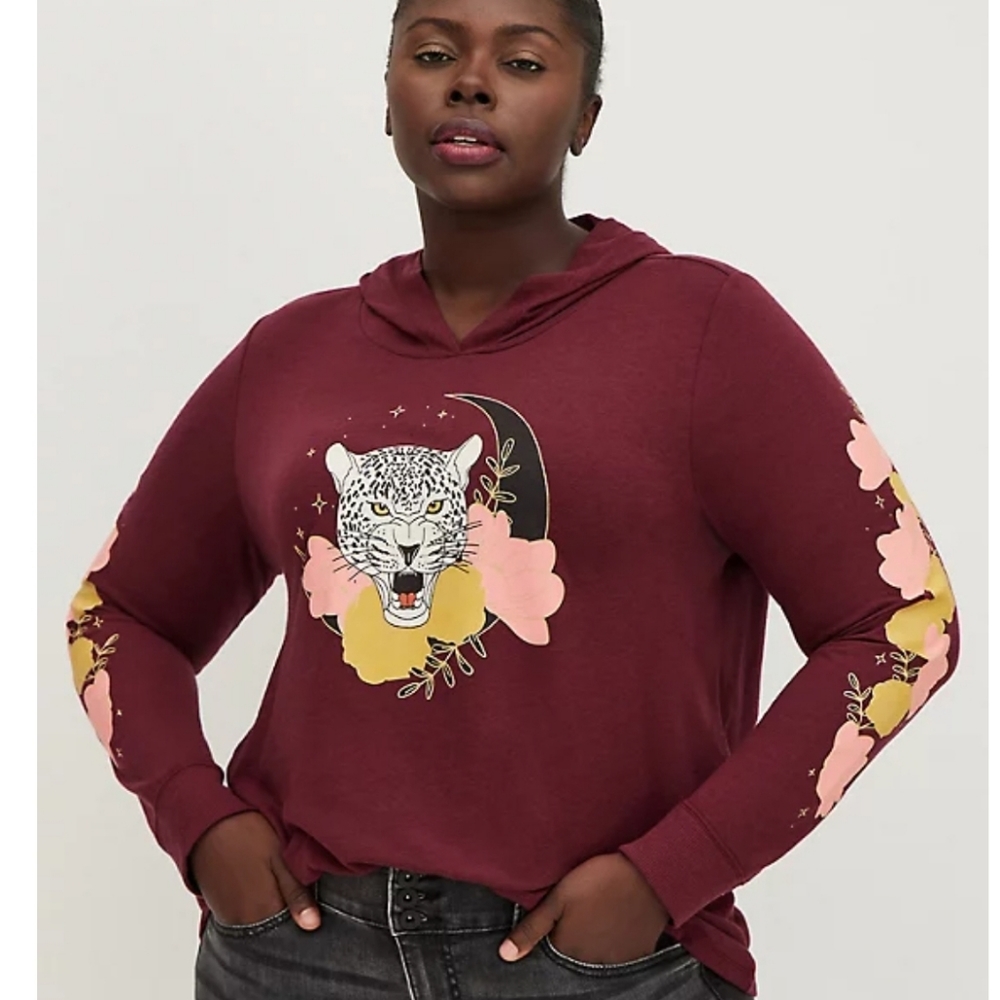NWT Torrid Long Sleeve Hooded Tee. Burgundy w/Leopold Design, Size 4.